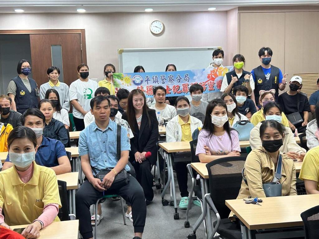 防堵移工成詐騙幫手，平鎮警前進工業區宣導「識詐」
