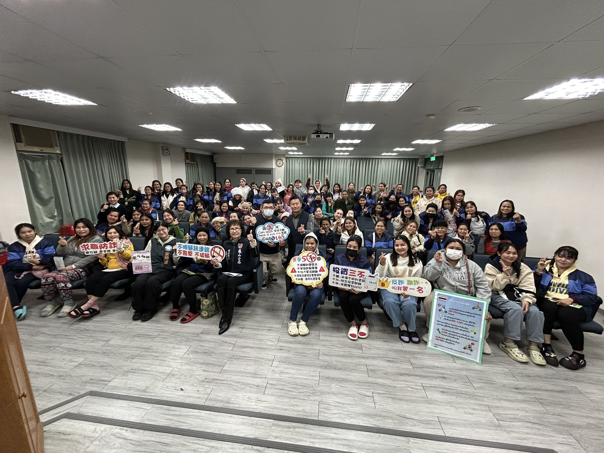 龜山分局前進華歌爾公司，多國語宣導強化移工犯罪預防觀念